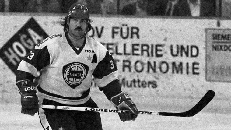 Gino Pasqualotto wird in die „Hall of Fame“ des HC B ozen aufgenommen.