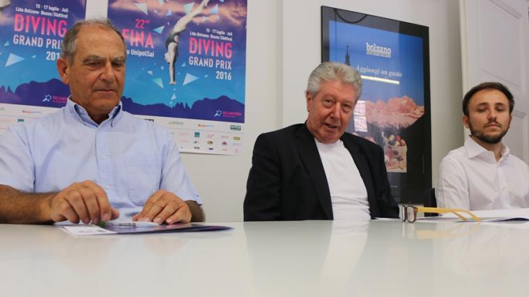 Michielli, Caramaschi (Bürgermeister Bozen) und Gennaccaro (Sportassessor, v.l.)