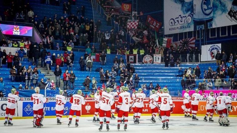 Die HCB-Cracks bedanken sich nach dem Aus bei den mitgereisten Fans. © HCB