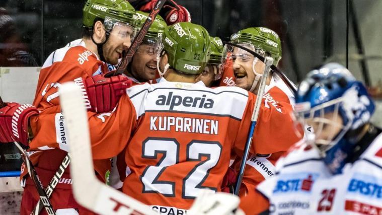 Jubel bei den HCB-Spielern: Nach dem wichtigen Sieg bei Znojmo schaut es für die Pick-Round-Qualifikation wieder viel besser aus.Foto: HCB/Vanna Antonello