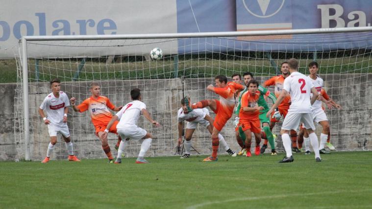 Umkämpftes Oberliga-Spiel zwischen dem Bozner FC und Virtus Bozen (Foto Eheim)