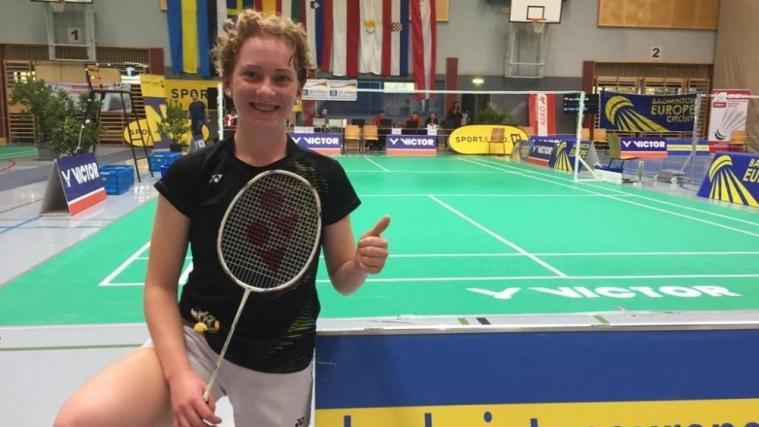 Katharina Fink strahlt nach ihrem Turniersieg in Mödling.