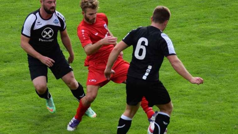 Manuel Mair (im roten Trikot) fällt aus (Foto Mitterer)