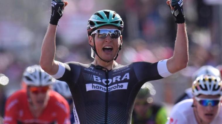 Der Österreicher Lukas Pöstlberger gewinnt die erste Etappe beim Giro (@giroditalia)
