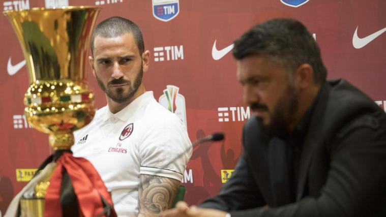 Ex-Juve-Spieler Leonardo Bonucci und Trainer „Ringhio“ Gattuso haben den Pokal im Visier. © ANSA / MAURIZIO BRAMBATTI