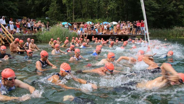 Der Start erfolgt im kleinen Montiggler See