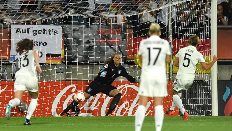 Peter verwandelt den Elfer und schießt Deutschland zum Sieg (Foto Twitter)