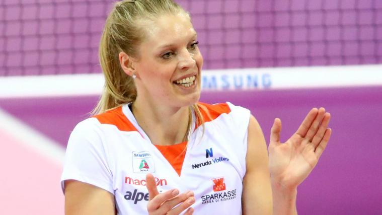 Christina Bauer feuert ihre Teamkolleginnen an (Foto: Rubin)