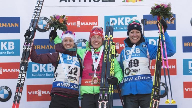Das Siegerpodest: Chevalier, Dahlmeier und Runggaldier (Fotos: Manzoni)