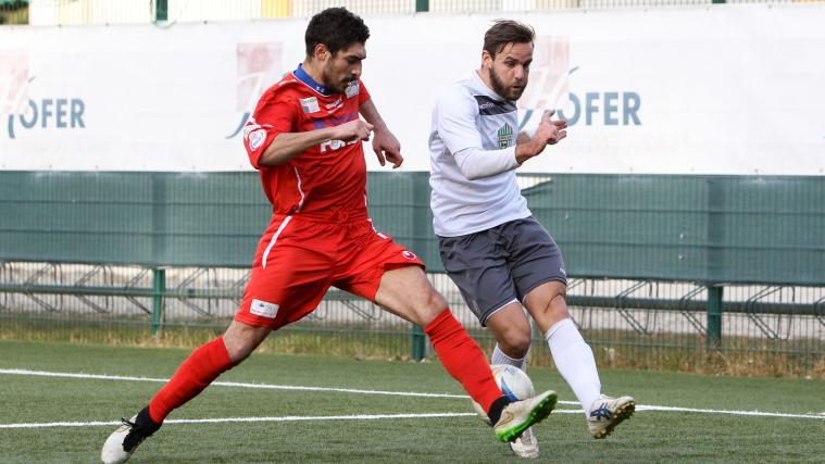 Thomas Albanese (links) trifft mit St. Georgen auf Hannes Kiem (Virtus, Foto Runggaldier)