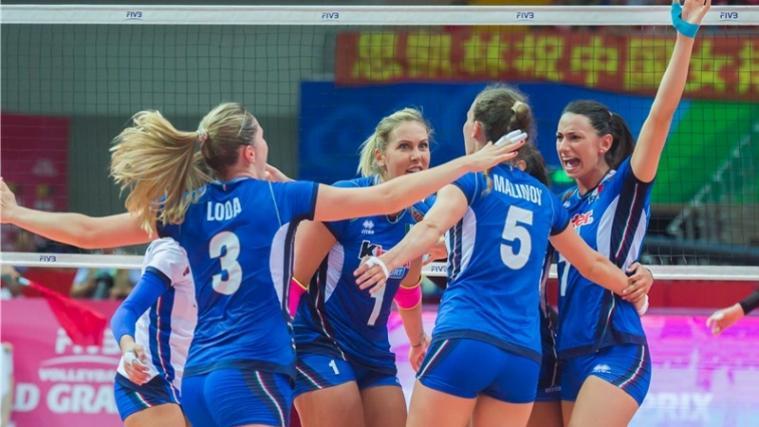 Raphaela Folie (re.) ist eine feste Größe im Team der "Azzurre" (Foto: fivb.org)