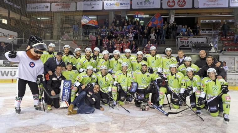 Die Rittner Buam bejubeln den Einzug in das Continental-Cup-Halbfinale © Max Pattis