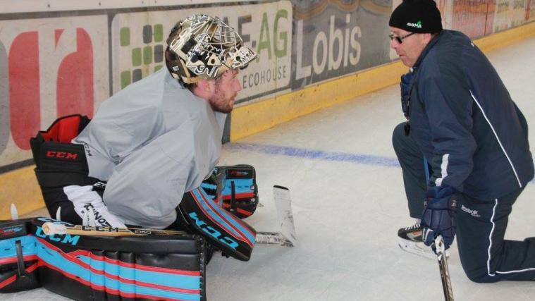 Der neue Torhürter Patrick Killeen mit Assistenztrainer Erwin Kostner