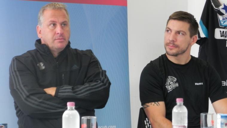 Rob Wilson (links) mit seinem Ice-Tigers-Kapitän Patrick Reimer