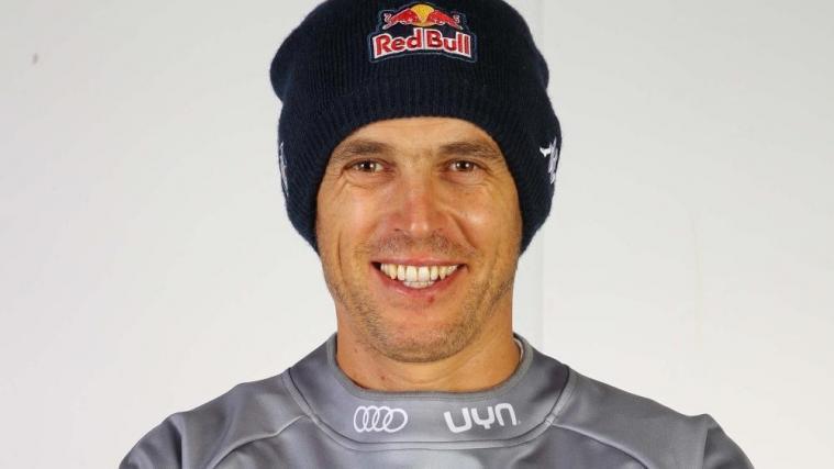 Roland Fischnaller trainiert mit seinen Teamkollegen im Schnalstal.