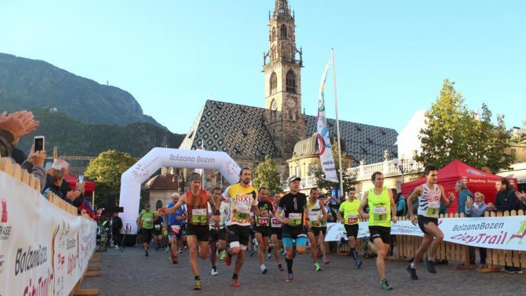 Der Start des 1. Bozen City Trail vor herrlicher Kulisse.
