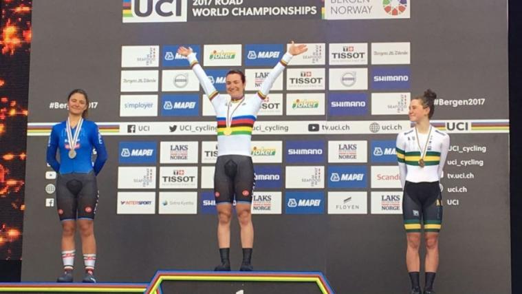 Elisabetta Pirrone (M.) mit Alessia Vigilia (l.) und Madeleine Fasnacht. (Foto: UCI)