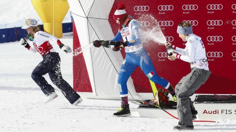 Hanna Schnarf (Bildmitte) feiert Platz 2 in Cortina © pentaphoto