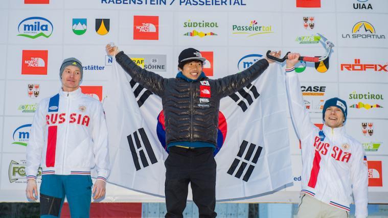 Das Siegerpodium der Männer mit Tomilov, Park und Kuzovlev (Fotos: P. Schwienbacher)