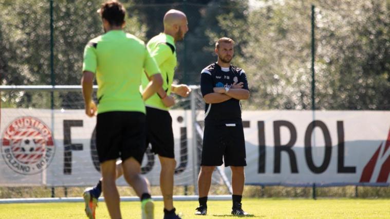 Alles im Blick: FCS-Trainer Paolo Zanetti. © C. Staffler