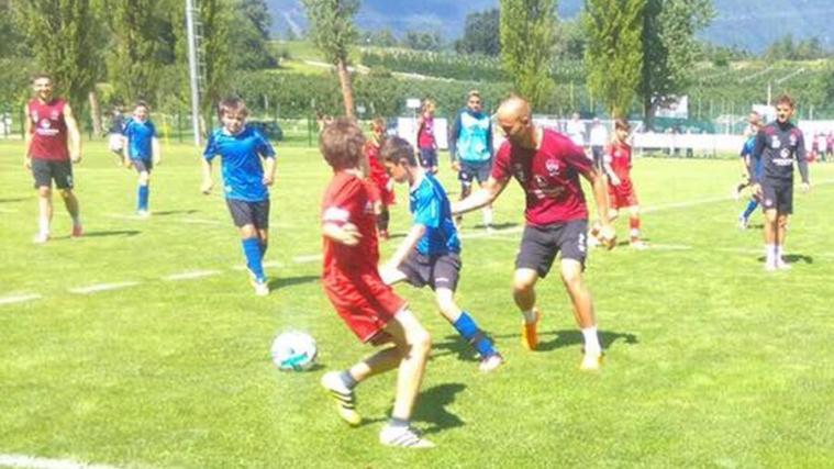 Die Natzer U11 stand gemeinsam mit den Nürnberg-Profis auf dem Platz (Facebook)
