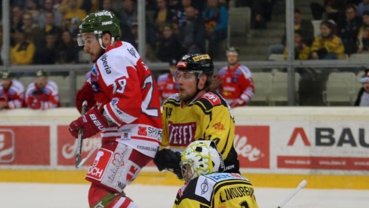 Einer von vielen EBEL-internen Wechseln: Bozens Top-Torschütze Chris DeSousa (li.) läuft im kommenden Jahr im Trikot der Vienna Capitals auf