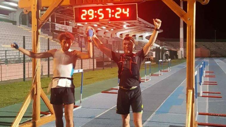 Luca Papi (l.) und Peter Kienzl (r.) beim Zieleinlauf