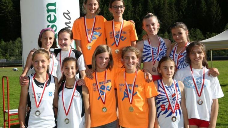 Das Podium der 4x100m Staffel in der Kategorie U14 (Foto: running.bz)