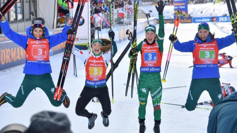 Jubel bei Lisa Vittozzi, Dorothea Wierer, Federica Sanfilippo und Alexia Runggaldier. © APA/afp / JOE KLAMAR
