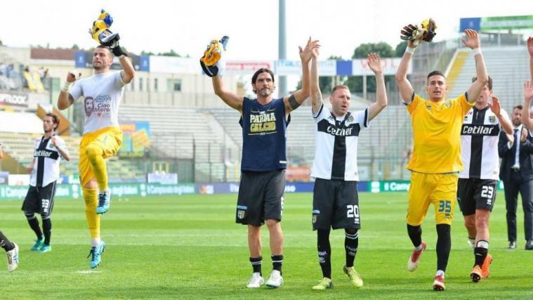 Die Parma-Spieler beim Jubel nach dem Sieg in La Spezia. © Parma Calcio 1913/facebook