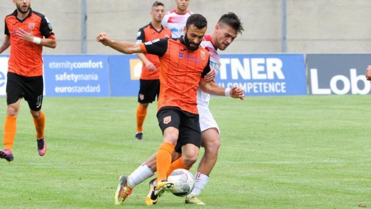Wechselt die Farben: Alessandro Fabbri (hier gegen FCS-Angreifer Leonardo Candellone) spielt künftig in weiß-rot. © DLife