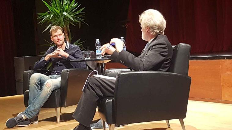 Alex Schwazer (links) und Moderator Eberhard Daum