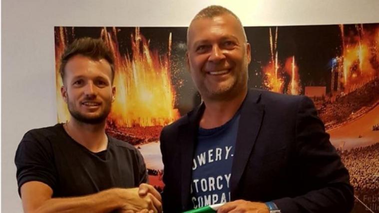 Michael Bacher und Präsident Robert Oberrauch bei der Vertragsunterzeichnung © acvirtusbolzano