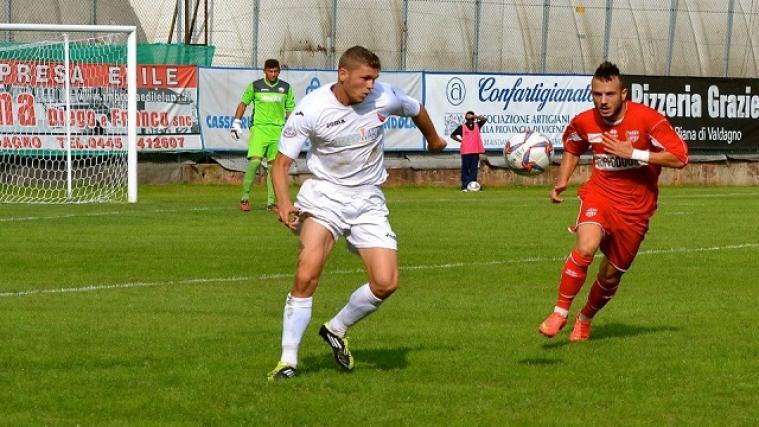 Andi Kicaj (im weißen Trikot)