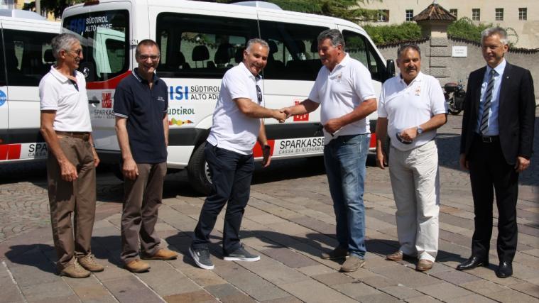 Der Wintersportverband freut sich über zwei neue Kleinbusse