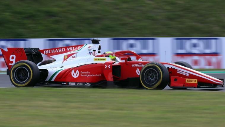 Mick Schumacher schied in Sotschi mit einem Defekt aus © AFP / FERENC ISZA