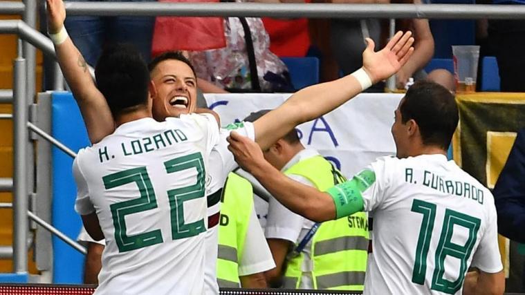 Javier „Chicharito“ Gonzalez jubelt über seinen Treffer. © APA/afp / JOE KLAMAR