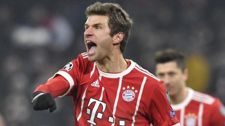 Steht mit anderthalb Beinen schon im Viertelfinale: Bayern-Star Thomas Müller. © APA/afp / THOMAS KIENZLE