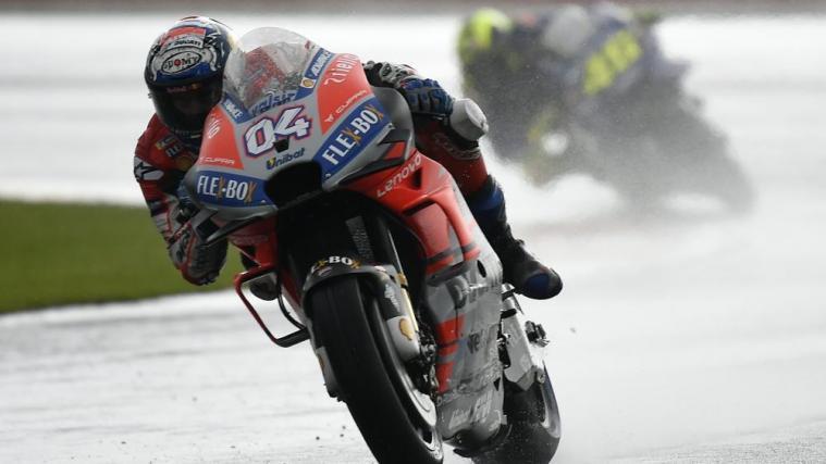 Andrea Dovizioso fuhr allen davon. Valentino Rossi (hinten) schied aus. © APA/afp / JOSE JORDAN
