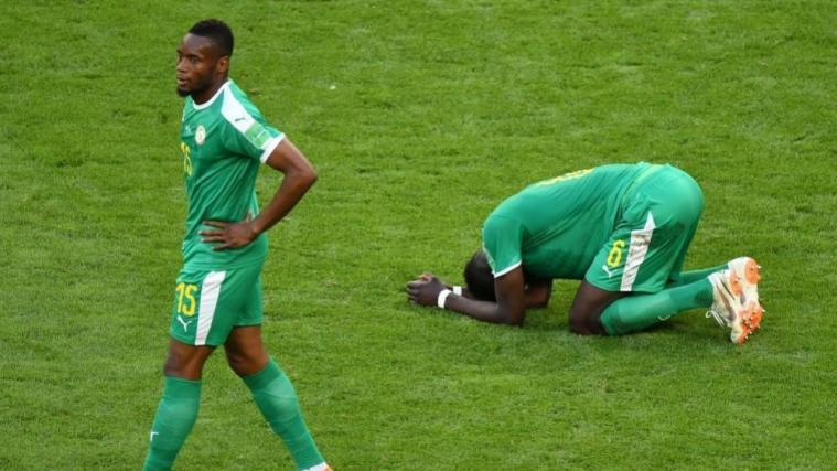Der Senegal scheidet wegen der Fairplay-Wertung aus © SID / FABRICE COFFRINI