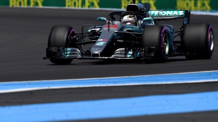 Hamilton war schnellster Fahrer im ersten Training © SID / GERARD JULIEN