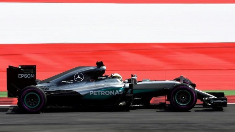 Mercedes um Hamilton gilt als Favorit in Österreich © PIXATHLON/SID