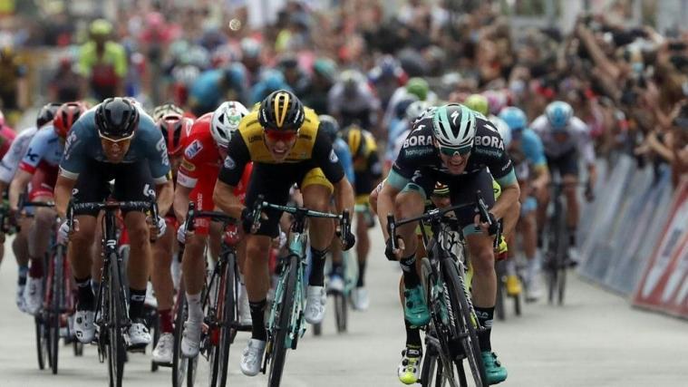 Sam Bennett (rechts) gewann die siebte Giro-Etappe. © PIXATHLON/SID