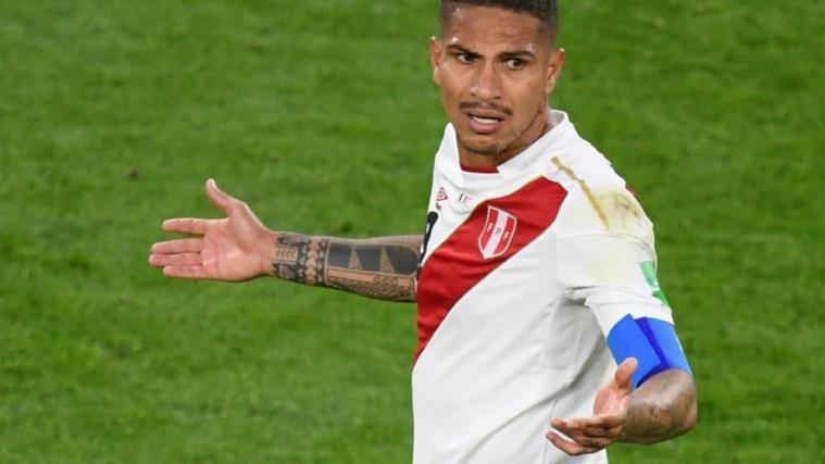 Paolo Guerrero ist mit Peru bereits ausgeschieden © SID / JORGE GUERRERO