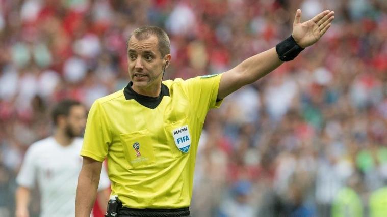 Mark Geiger soll nach Ronaldos Trikot gefragt haben. © FIRO/SID