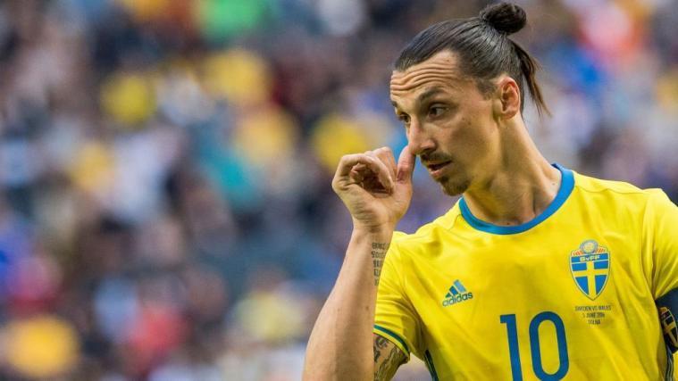 Zlatan Ibrahimovic geht den schwedischen Fußballern mächtig auf den Wecker. © APA/afp / JONATHAN NACKSTRAND