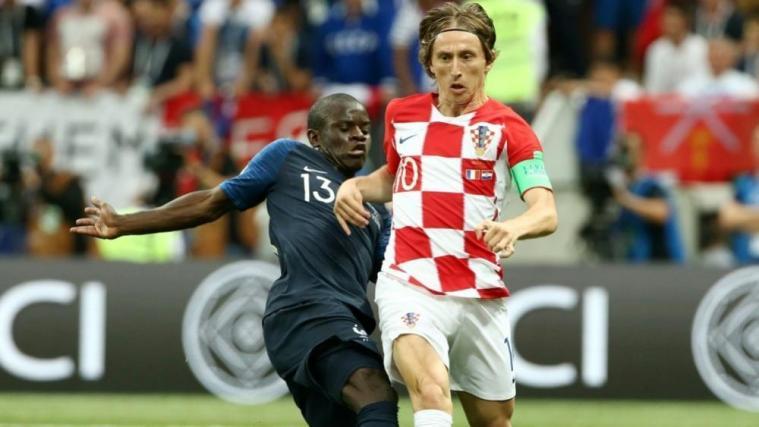 Luka Modric (vorne) erhält den Goldenen Ball © PIXATHLON/SID