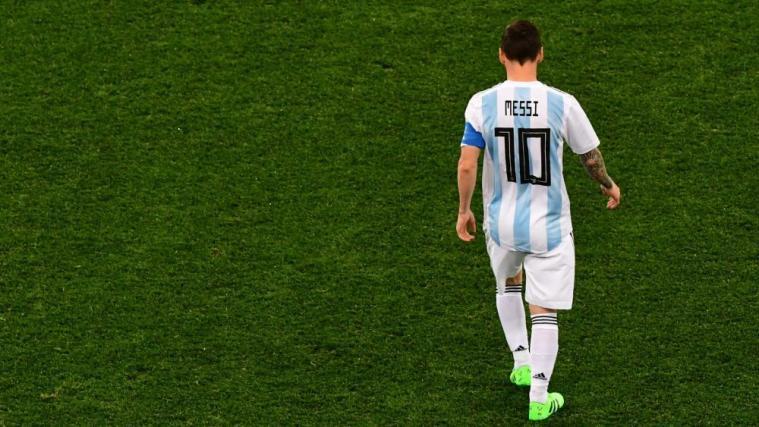 Lionel Messi steht mit Argentinien vor dem Aus. © APA/afp / MARTIN BERNETTI
