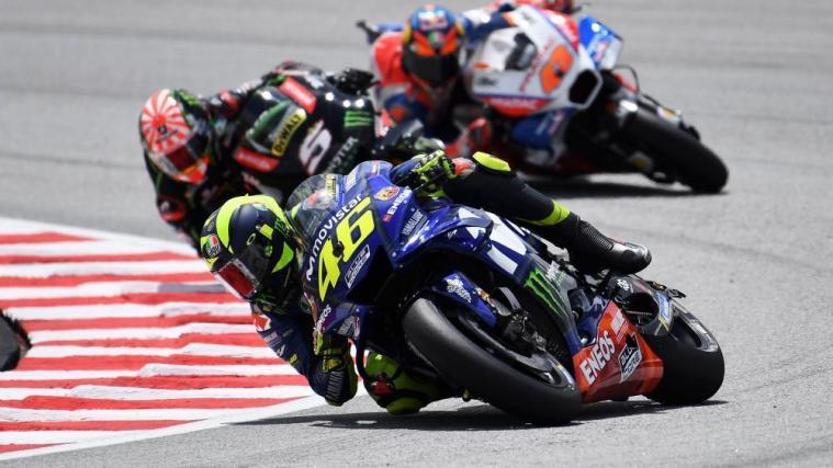 Valentino Rossi lag bis kurz vor Schluss in Führung. © APA/afp / MOHD RASFAN
