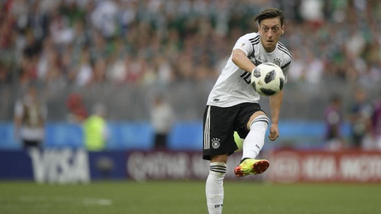Kehrt in die Startelf zurück: Mesut Özil. © APA/afp / JUAN MABROMATA